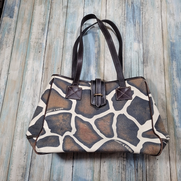 Dooney & Bourke Handbags - ✨️HP✨️Dooney & Bourke Giraffe Print Purse.